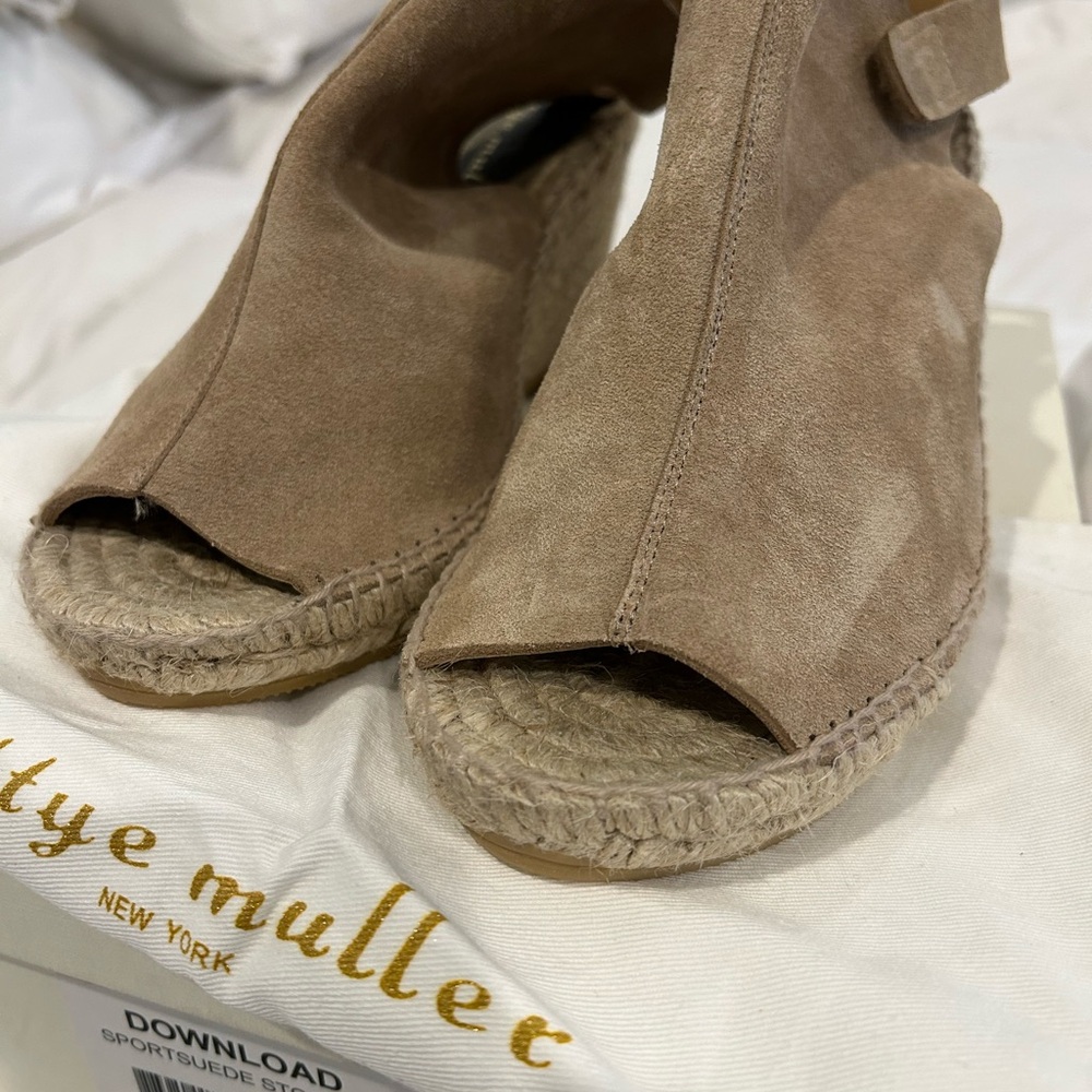 Bettye Muller Tan Wedge Espadrilles - Picture 2 of 5